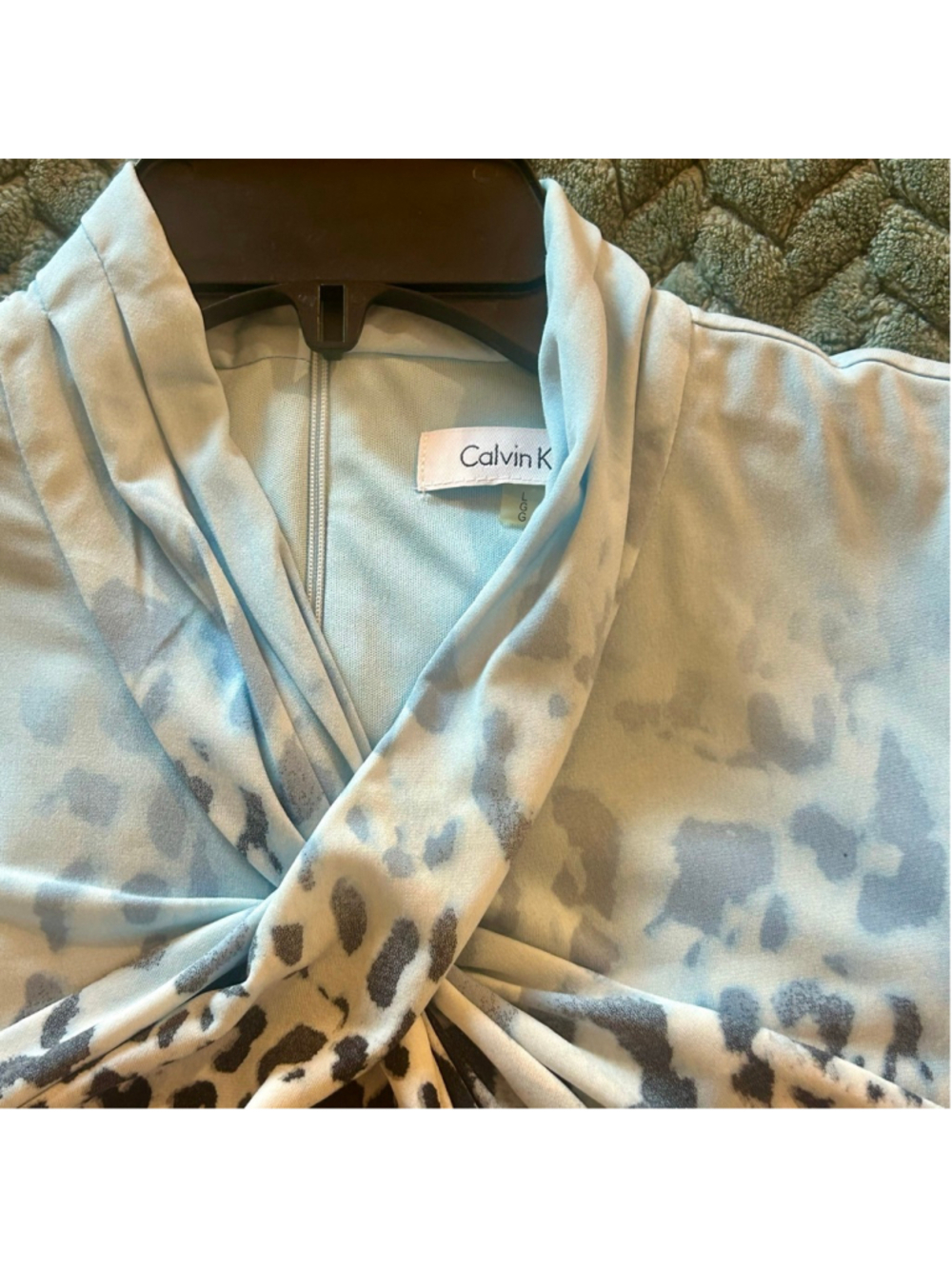 🔥 BUY ONE GET ONE FREE! Calvin Klein Abstract Geo Blouse Women L Blue White 🔥 - Picture 5 of 7